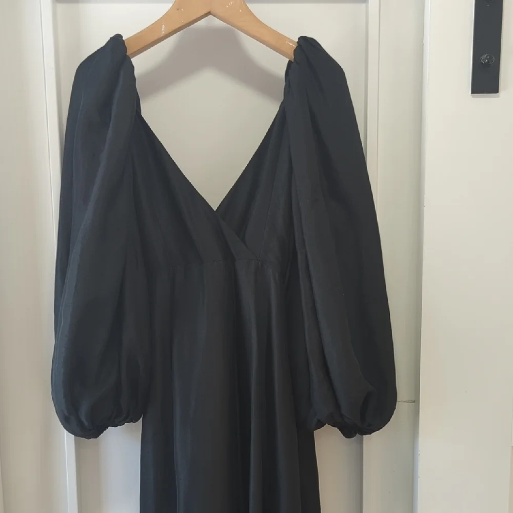 AZEEZA Black Silk Evette Blouson Puff Sleeve Wrap Midi Dress Size XS Bergdorf G